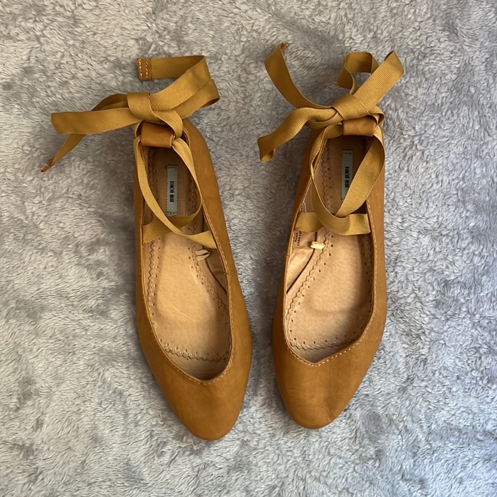 Kimchi Blue Sweetheart Ankle-Tie Skimmer Flats - Picture 3 of 11